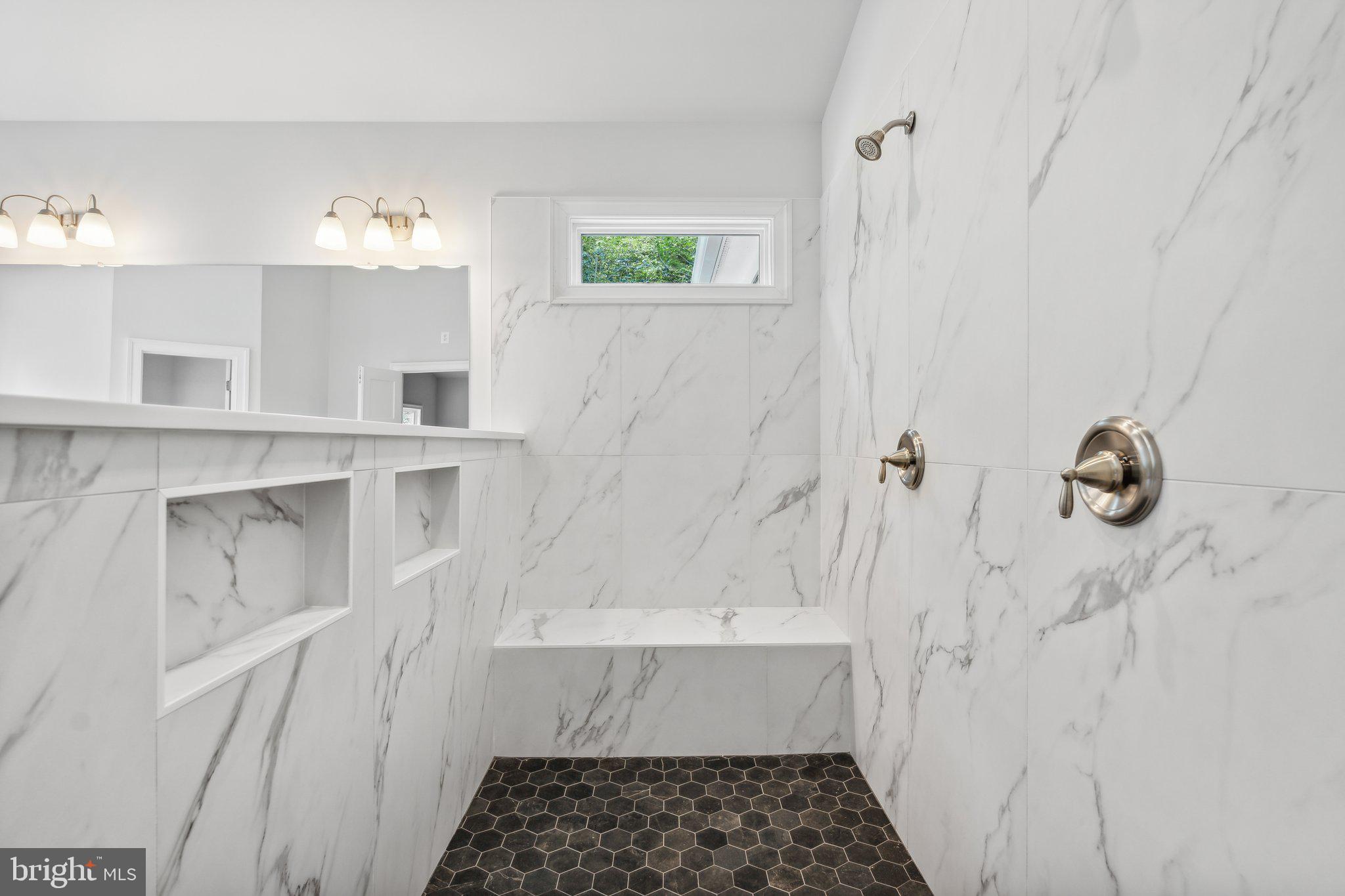 13749 Orlando Road Nokesville, VA 20181 - Photo 20 of 42 a bathroom with a bathtub