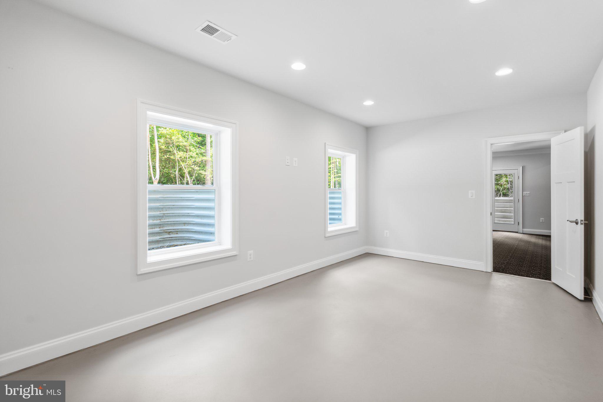 13749 Orlando Road Nokesville, VA 20181 - Photo 24 of 42 an empty room with windows
