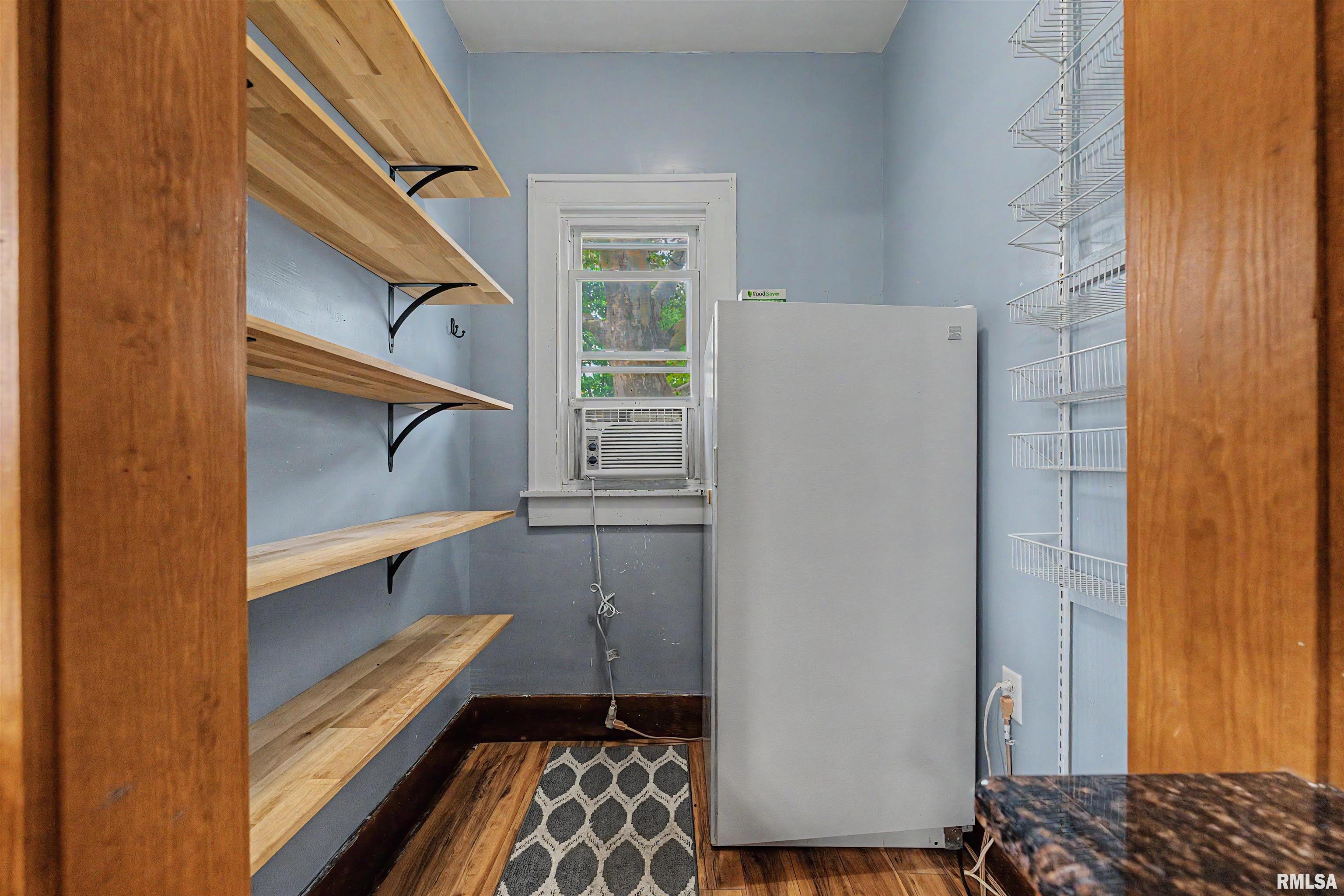 330 Kennedy Road Elkhart, IL 62634 - Photo 9 of 40 Gallery Image 9