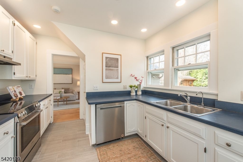 14 Burnside Street Montclair, NJ 07043 - Photo 10 of 27