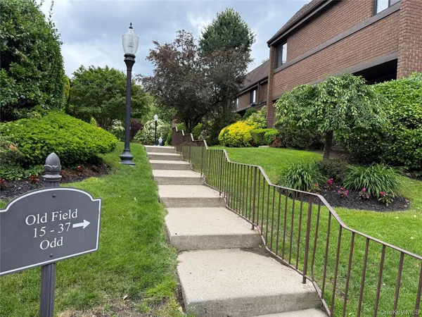 $6,400 | 15 Old Field, Unit 15, Roslyn, NY 11576