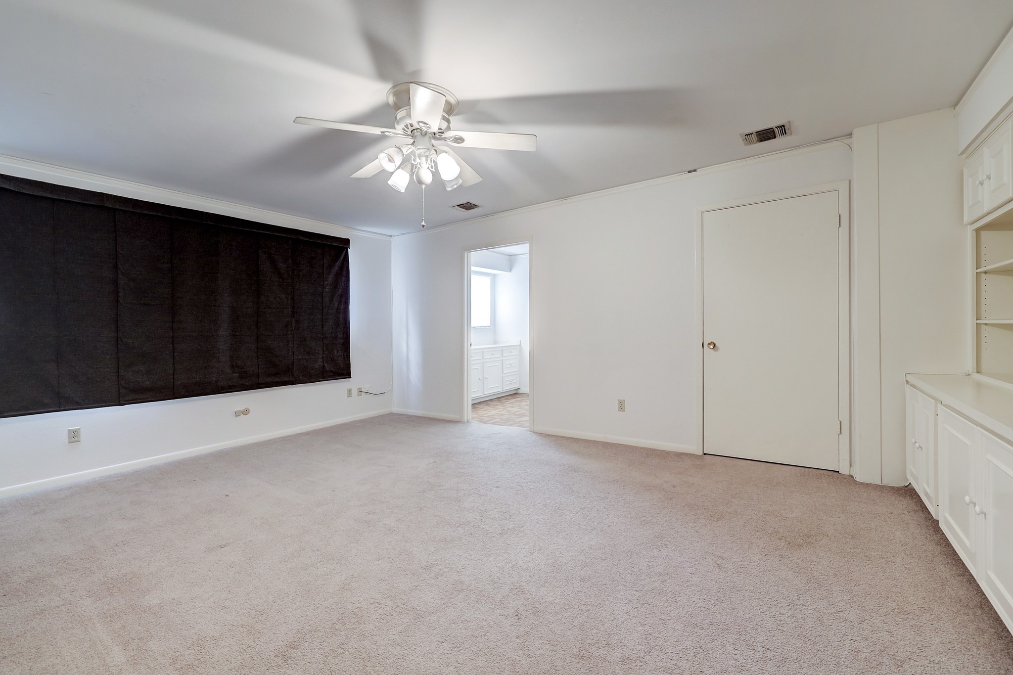 4002 Portsmouth Street Houston, TX 77027 - Photo 11 of 15 a view of an empty room with a ceiling fan