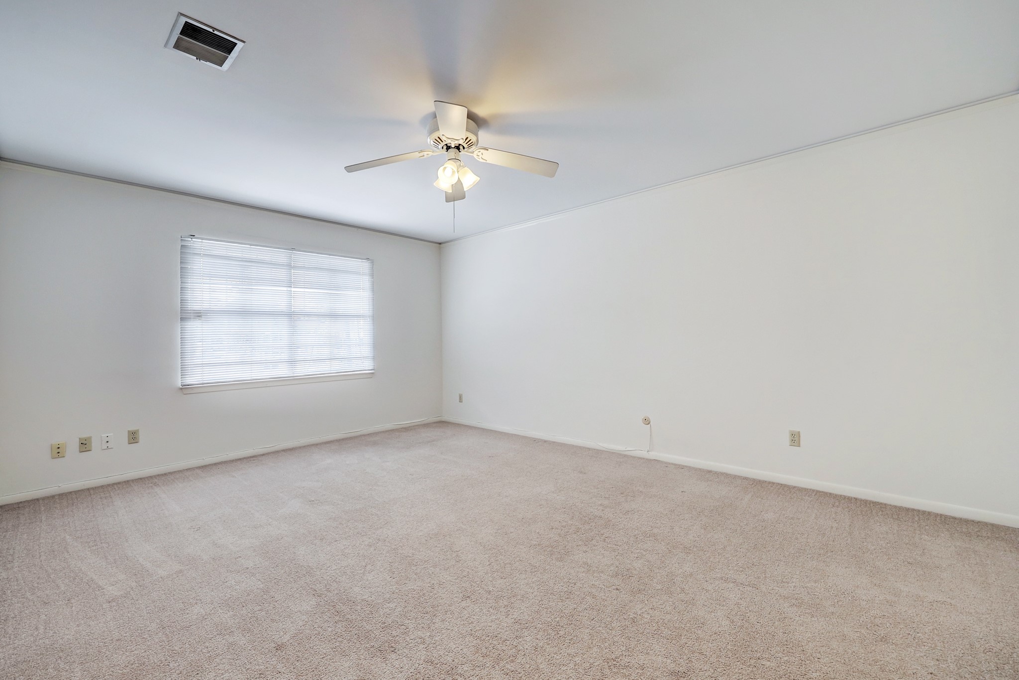 4002 Portsmouth Street Houston, TX 77027 - Photo 9 of 15 an empty room with a window and a ceiling fan