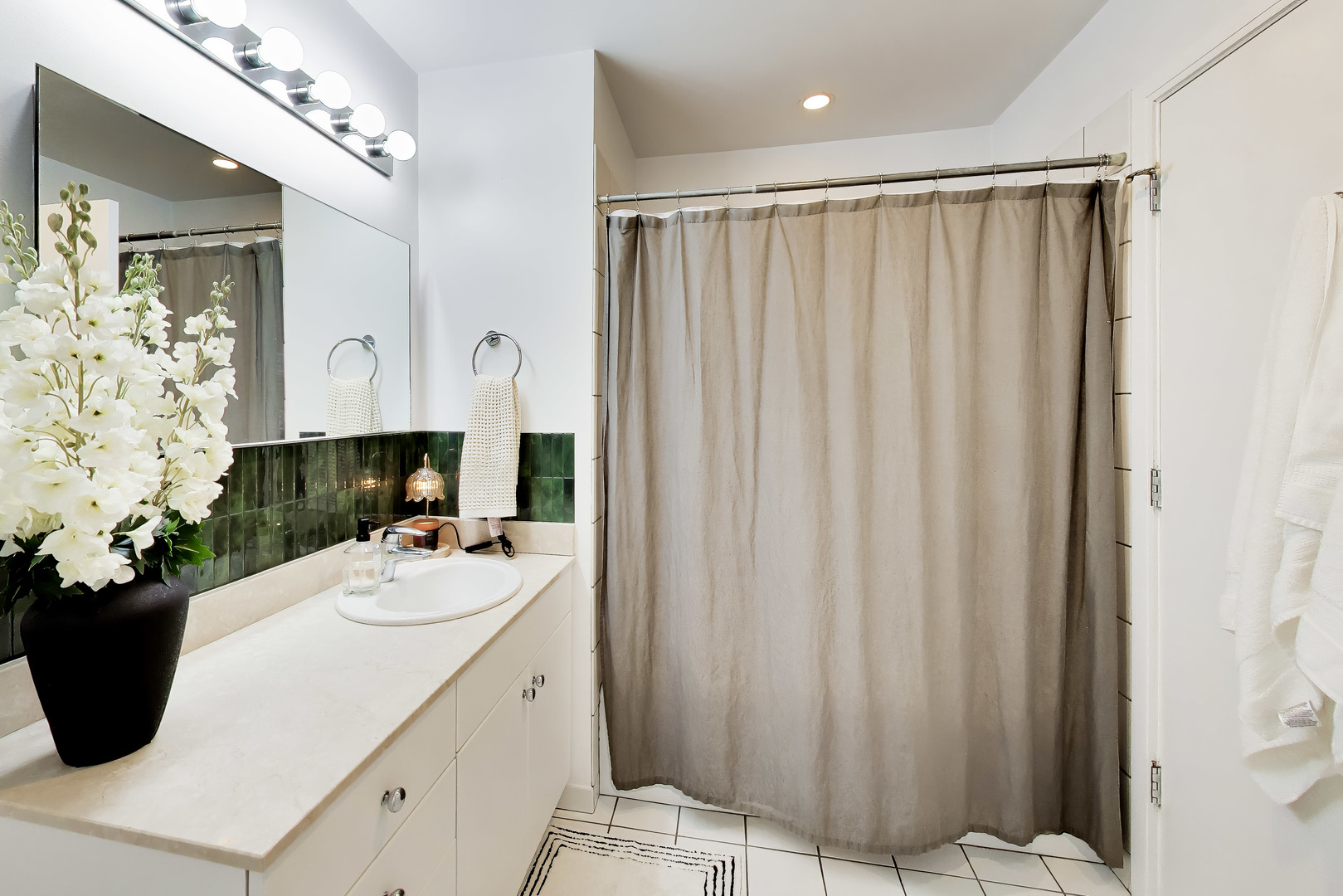 8 East Randolph Street, Unit 1602 Chicago, IL 60601 - Photo 20 of 35