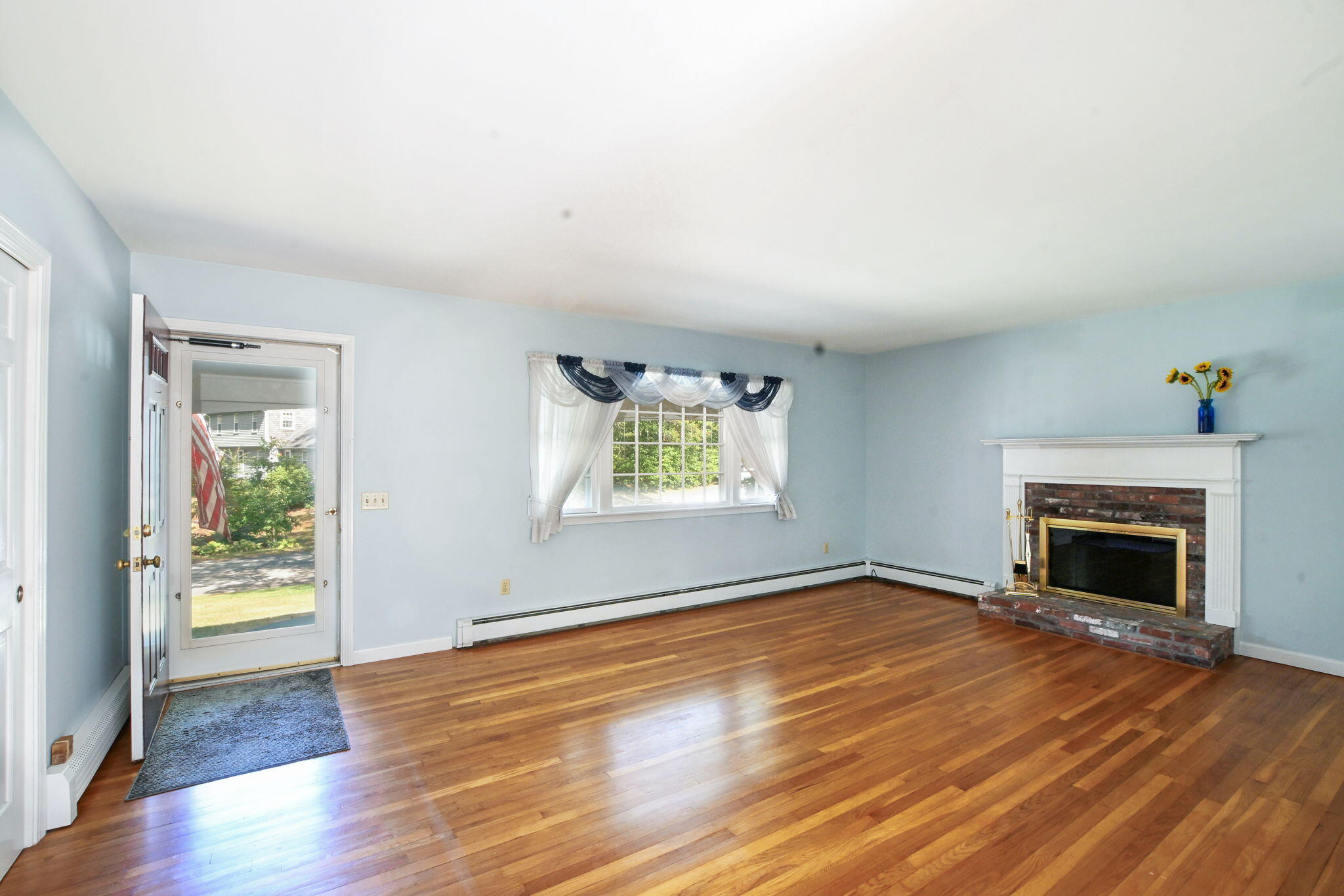 4 Royal Circle Sandwich, MA 02563 - Photo 2 of 35 3-web-or-mls-DSC_2467 copy