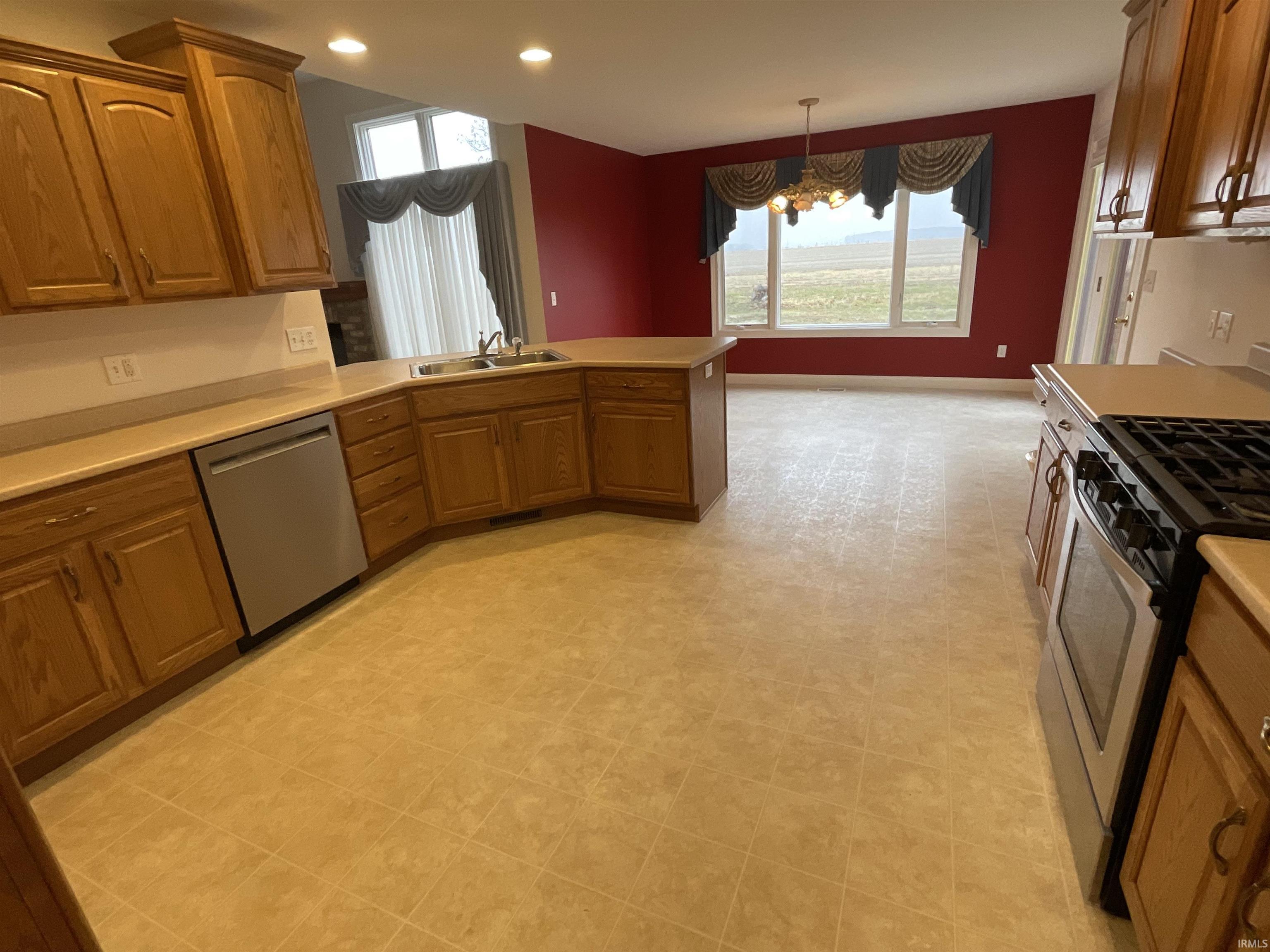 504 Meadow Lane Ossian, IN 46777 - Photo 8 of 23