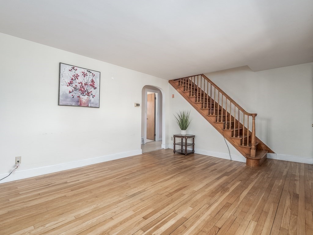 10 Bates Road Gardner, MA 01440 - Photo 4 of 34 Gallery Image 4