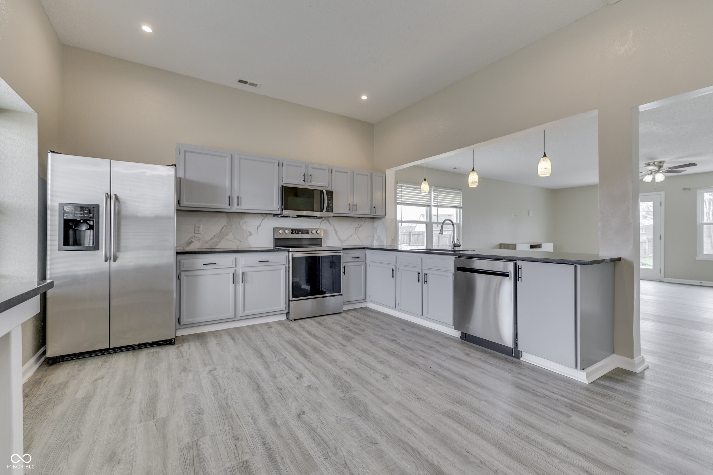 2886 Fieldstone Court Franklin, IN 46131 - Photo 3 of 36