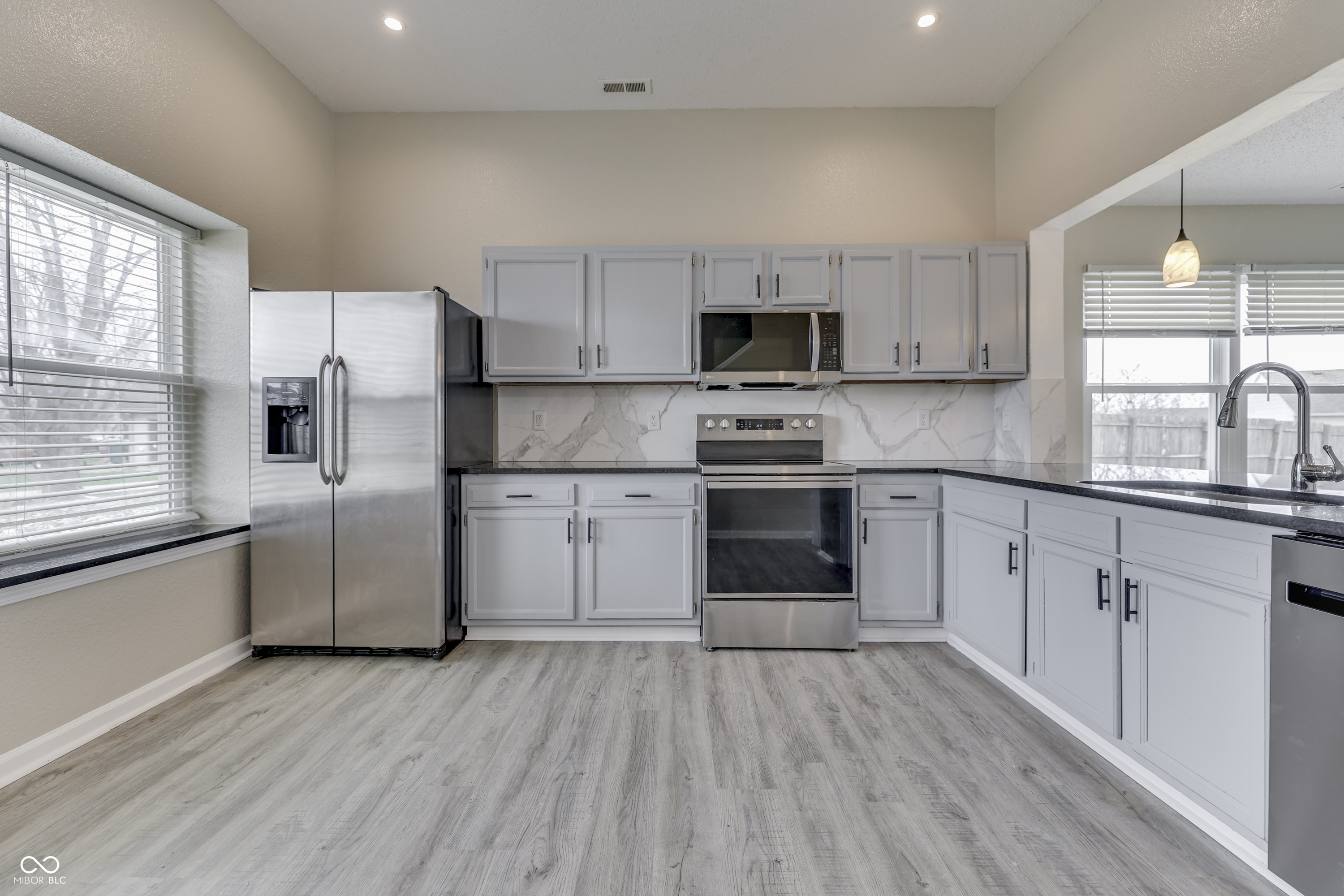 2886 Fieldstone Court Franklin, IN 46131 - Photo 4 of 36