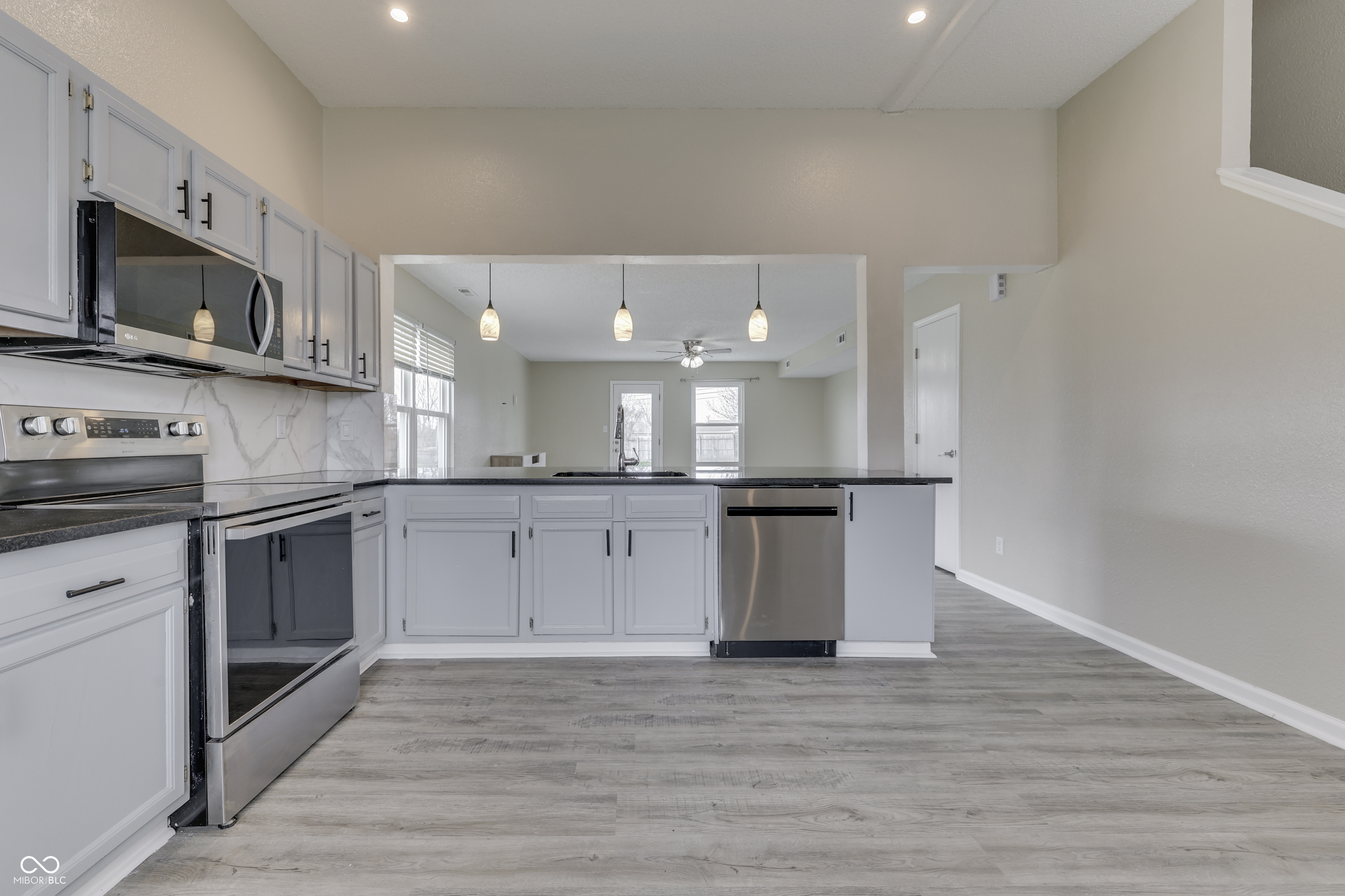 2886 Fieldstone Court Franklin, IN 46131 - Photo 5 of 36