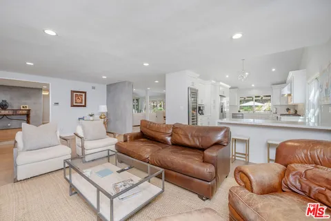 $2,375,000 | 18360 Lake Encino Drive, Encino, CA 91316