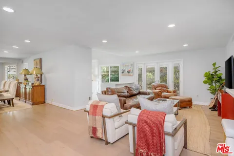 $2,375,000 | 18360 Lake Encino Drive, Encino, CA 91316