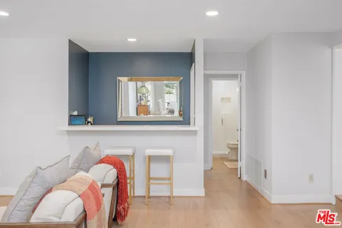 $2,375,000 | 18360 Lake Encino Drive, Encino, CA 91316