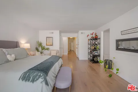 $2,375,000 | 18360 Lake Encino Drive, Encino, CA 91316