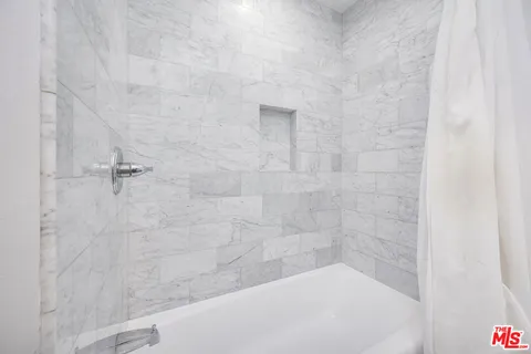 $2,375,000 | 18360 Lake Encino Drive, Encino, CA 91316