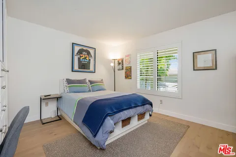 $2,375,000 | 18360 Lake Encino Drive, Encino, CA 91316