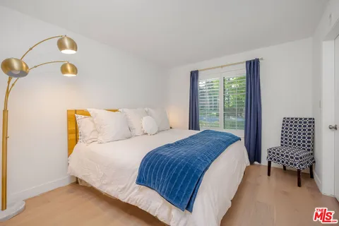 $2,375,000 | 18360 Lake Encino Drive, Encino, CA 91316