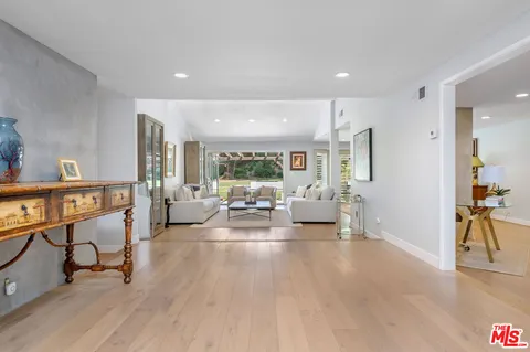 $2,375,000 | 18360 Lake Encino Drive, Encino, CA 91316