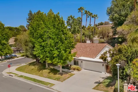$2,375,000 | 18360 Lake Encino Drive, Encino, CA 91316