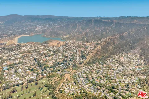 $2,375,000 | 18360 Lake Encino Drive, Encino, CA 91316