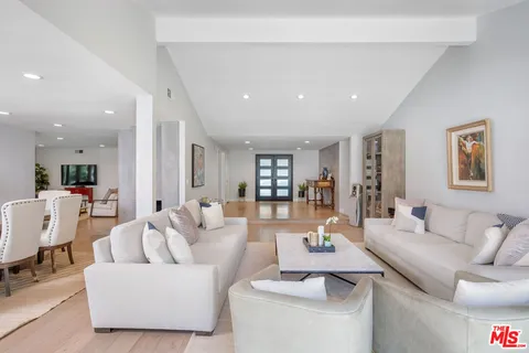 $2,375,000 | 18360 Lake Encino Drive, Encino, CA 91316