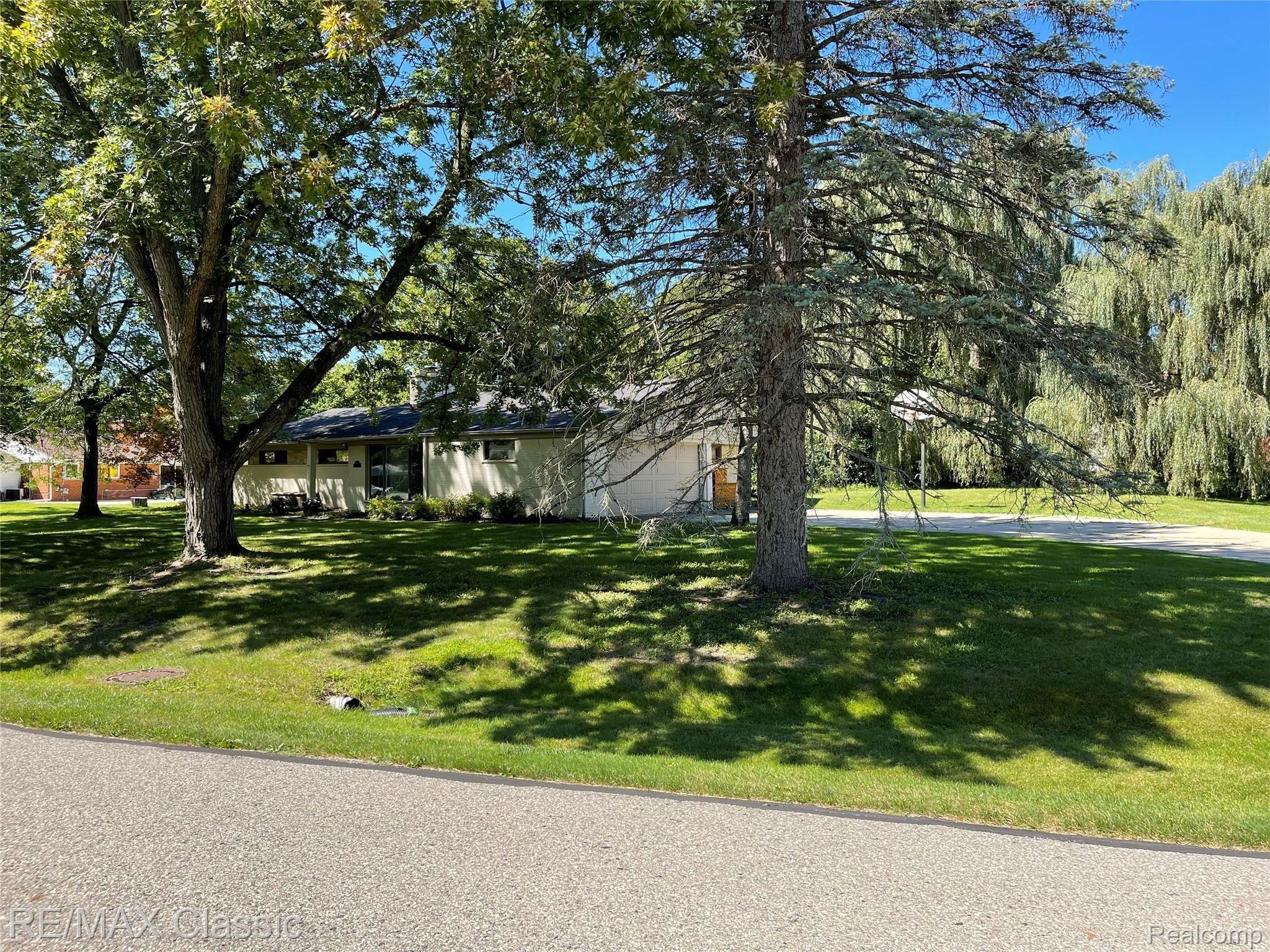 28257 Bayberry Road Farmington, MI 48331 - Photo 23 of 23 IMG_3795.jpg