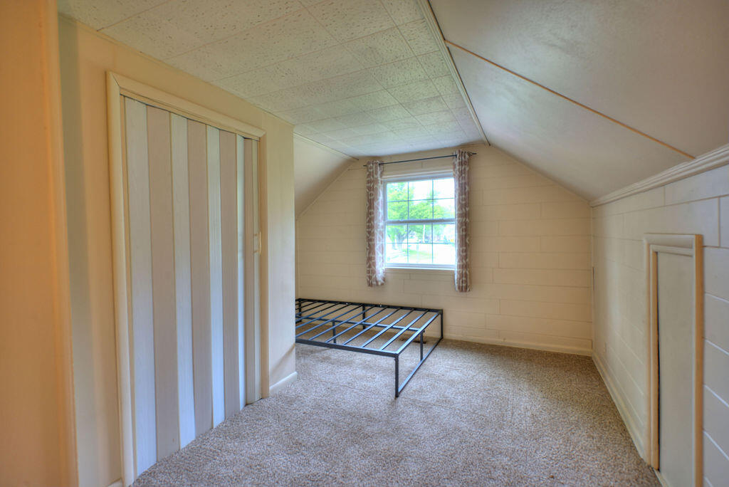 1507 Earl Road Michigan City, IN 46360 - Photo 3 of 16 1024x684