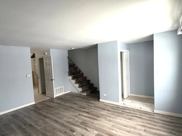 $2,325 | 1322 Fargo Street, Des Plaines, IL 60018