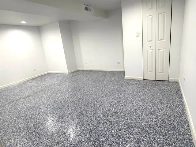 $2,325 | 1322 Fargo Street, Des Plaines, IL 60018