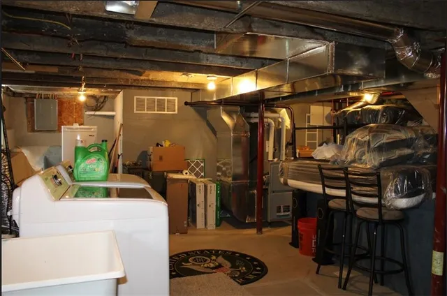 a view of a car in back of a house