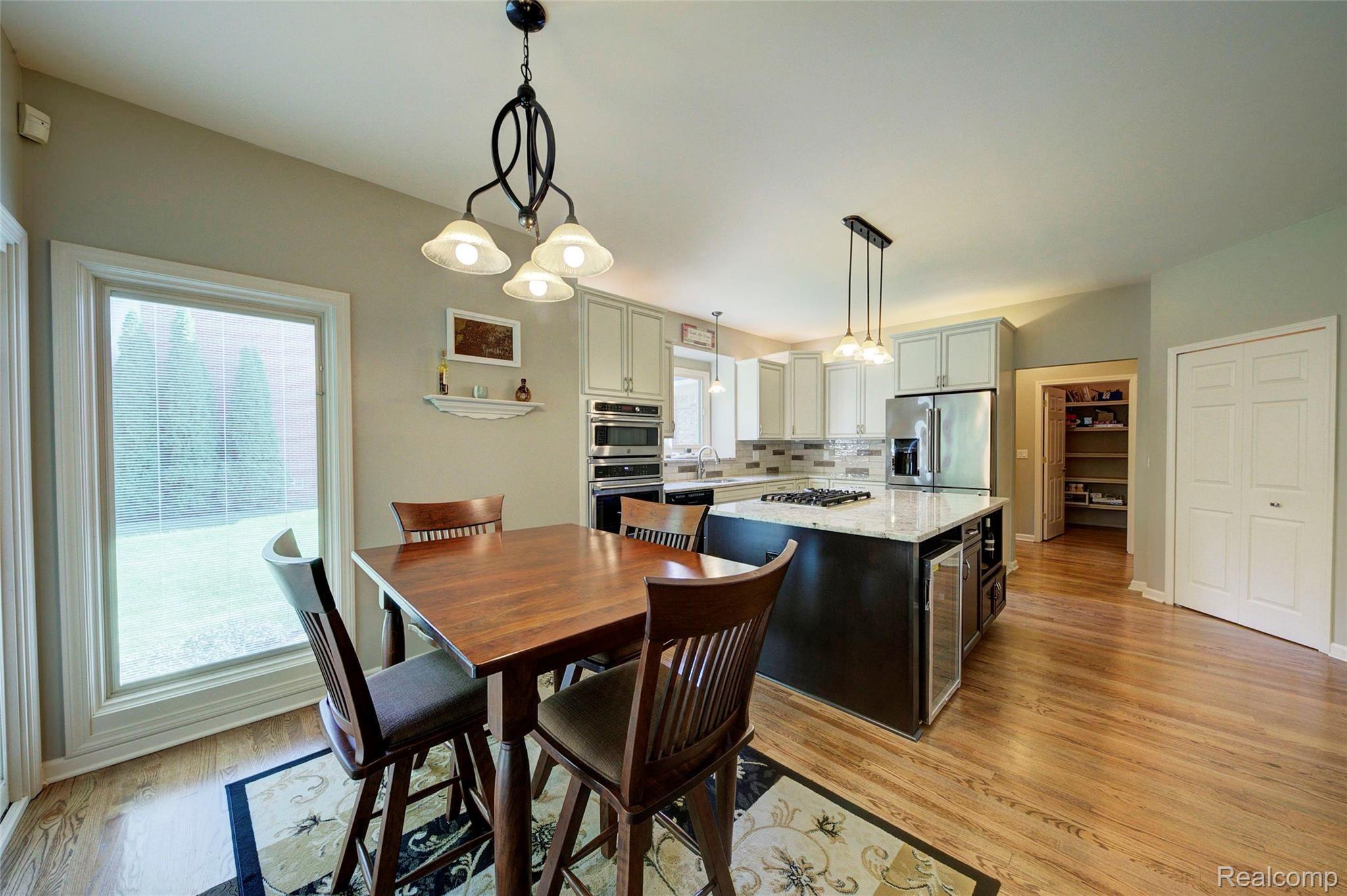 6724 Kennesaw Road Canton, MI 48187 - Photo 24 of 77 23 Eat In Area.jpg
