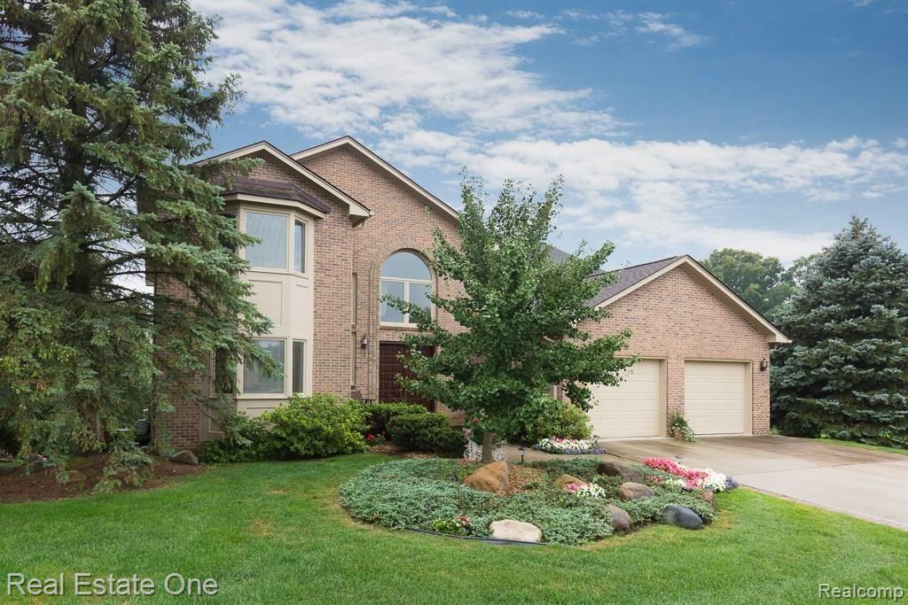 2129 Clinton View Circle Rochester Hills, MI 48309 - Photo 1 of 37
