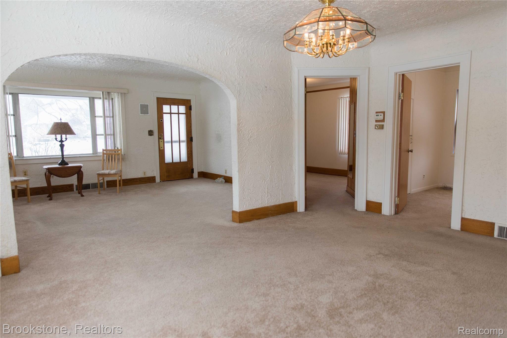 3905 Hazelton Avenue Rochester, MI 48307 - Photo 14 of 39 hazelton_nick-23.jpg