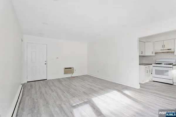 $1,900 | 86 Chestnut Street, Rutherford, NJ 07070