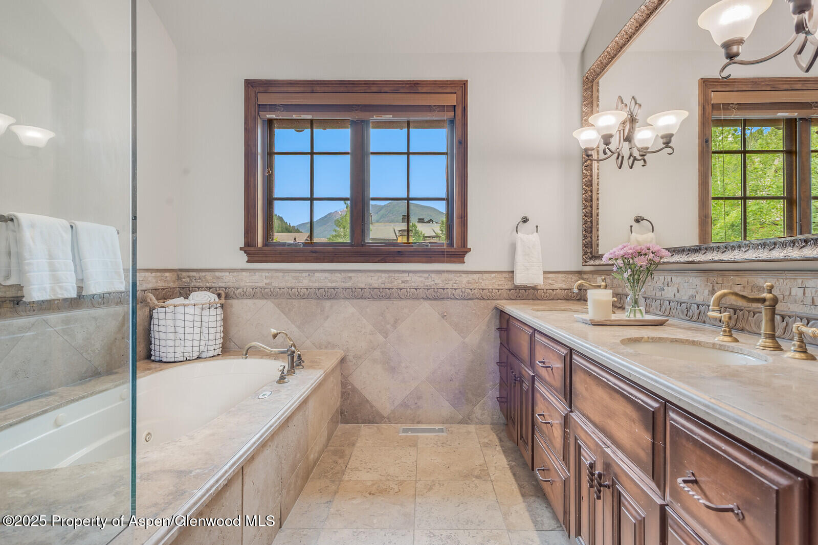 51 Thunderbowl Lane, Unit 12 Aspen, CO 81611 - Photo 20 of 59 84_51_Thunderbowl_Unit_12084_mls