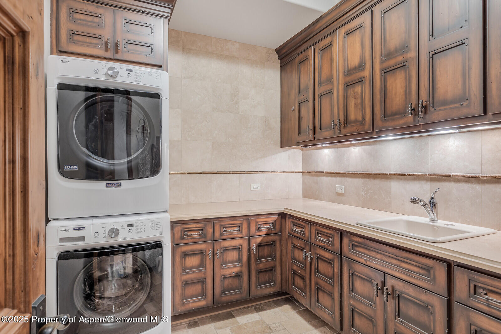 51 Thunderbowl Lane, Unit 12 Aspen, CO 81611 - Photo 52 of 59 38_51_Thunderbowl_Unit_12038_mls