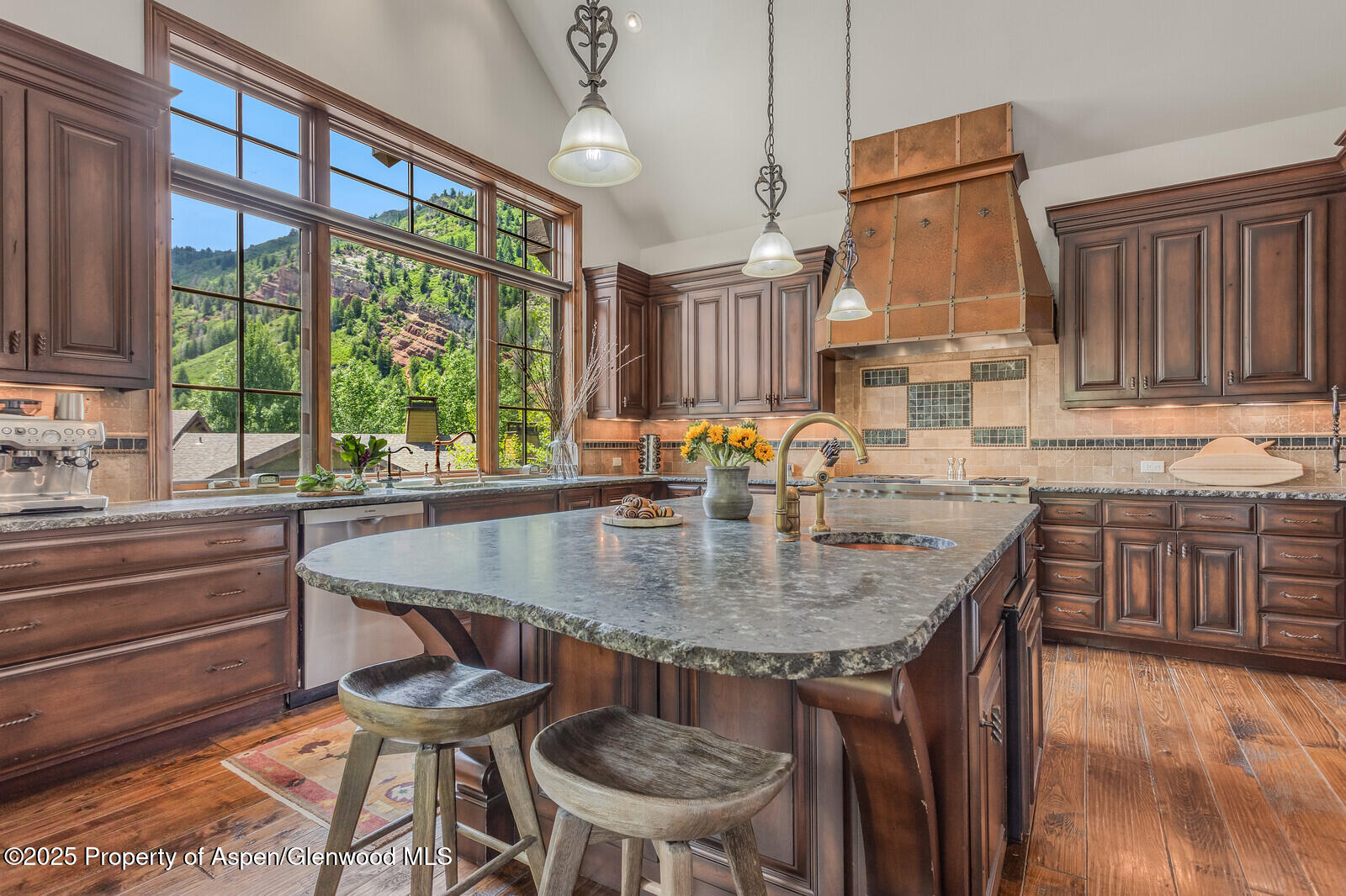 51 Thunderbowl Lane, Unit 12 Aspen, CO 81611 - Photo 7 of 59 18_51_Thunderbowl_Unit_12018_mls