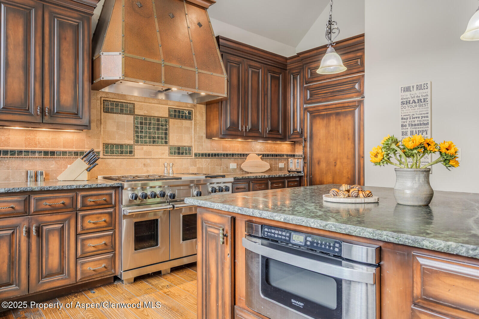 51 Thunderbowl Lane, Unit 12 Aspen, CO 81611 - Photo 8 of 59 22_51_Thunderbowl_Unit_12022_mls