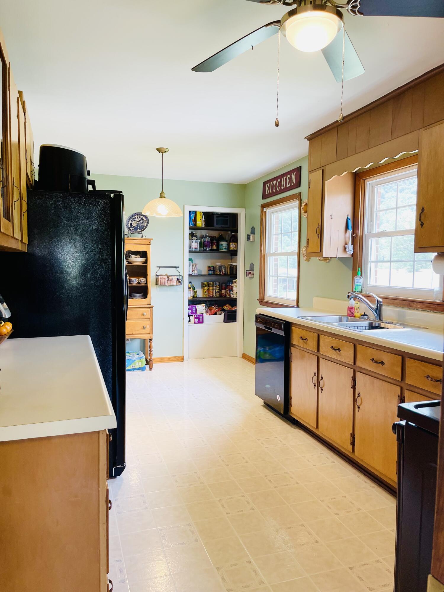 409 Winding Way Covington, VA 24426 - Photo 20 of 40 A39B0993-18B3-4FAE-9BF7-DA7D91365BA1