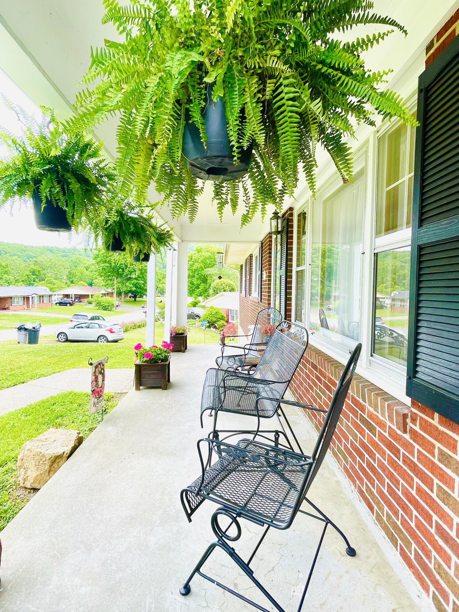 409 Winding Way Covington, VA 24426 - Photo 3 of 40 CE29E9B5-5630-49A3-AE6D-83020E8F08FD