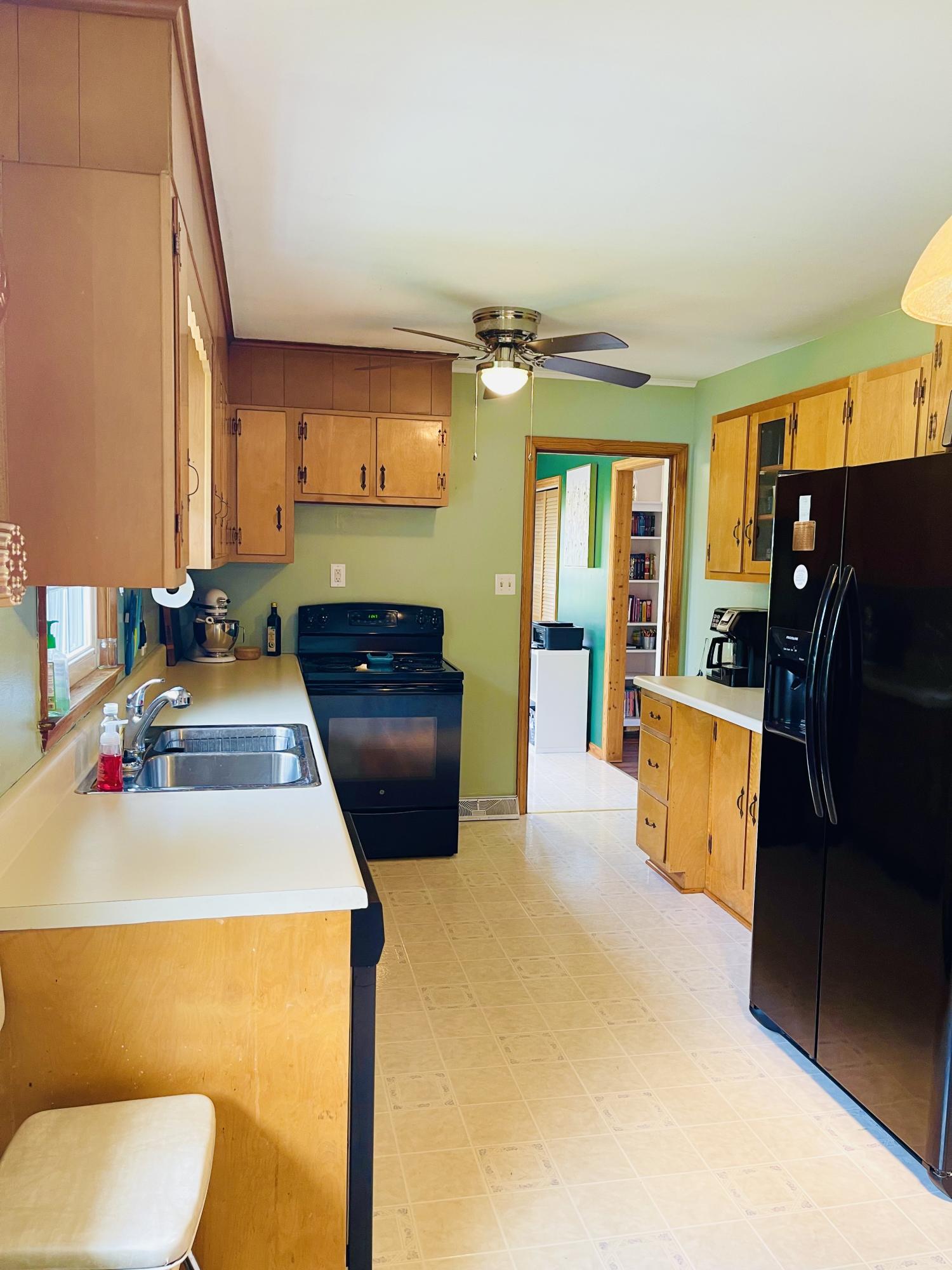 409 Winding Way Covington, VA 24426 - Photo 21 of 40 A040D038-3E38-4546-A6A7-63D3624258A5