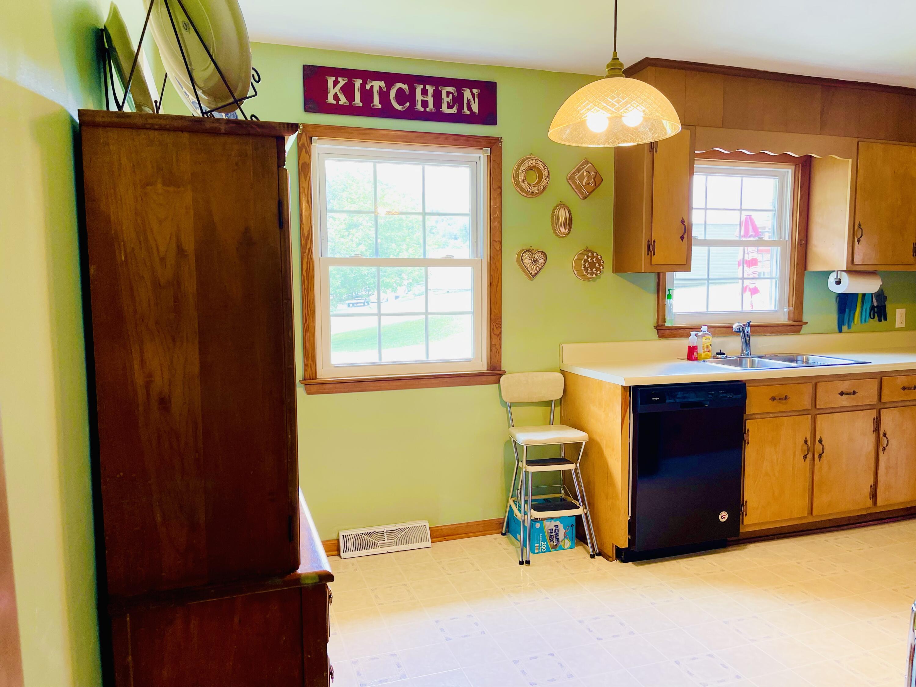409 Winding Way Covington, VA 24426 - Photo 22 of 40 88D1A4C2-835A-46B1-82AF-7A91A8BDBEE5