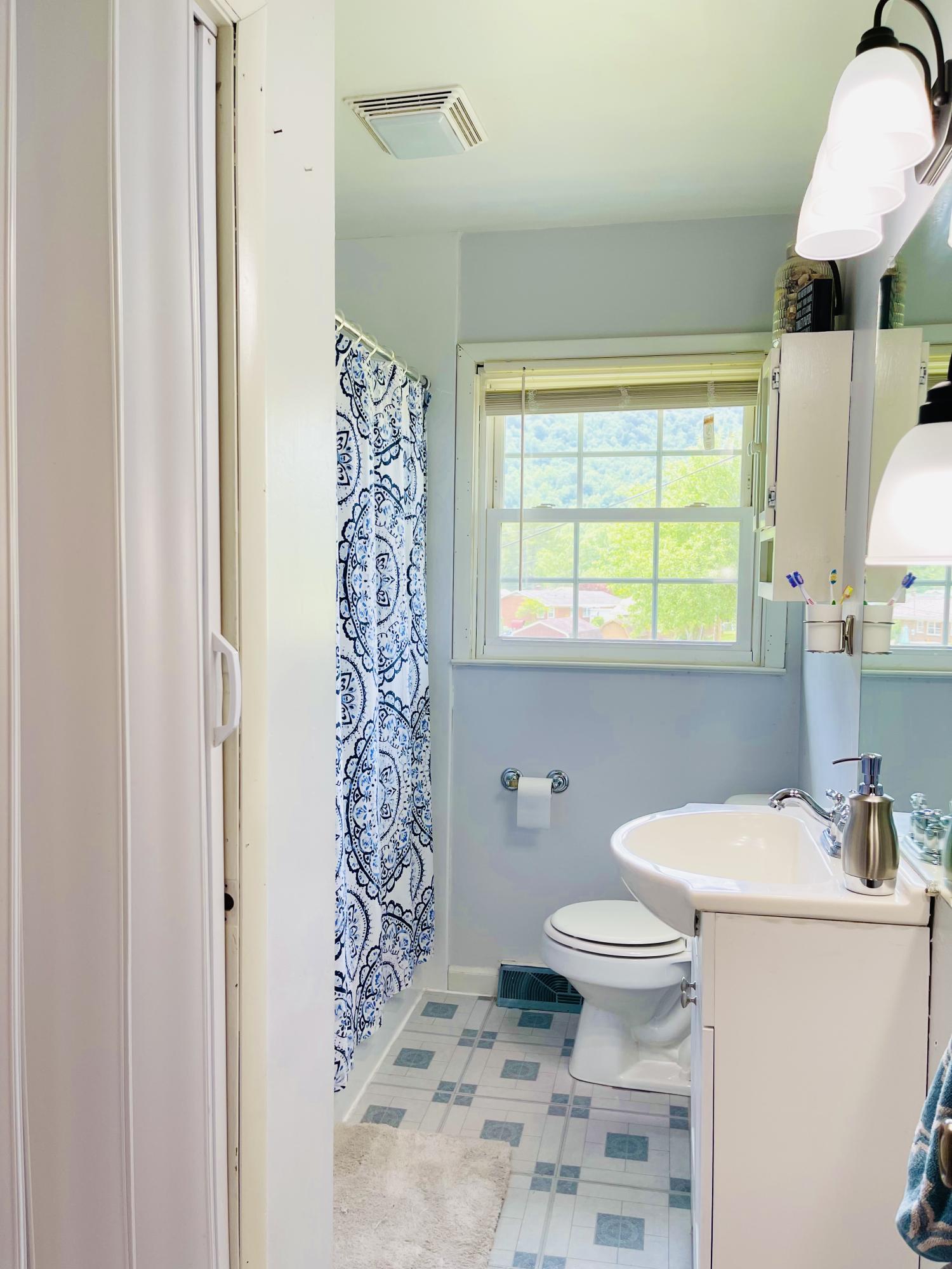 409 Winding Way Covington, VA 24426 - Photo 25 of 40 0AF9556F-E138-47F9-A436-1581ADE4223B