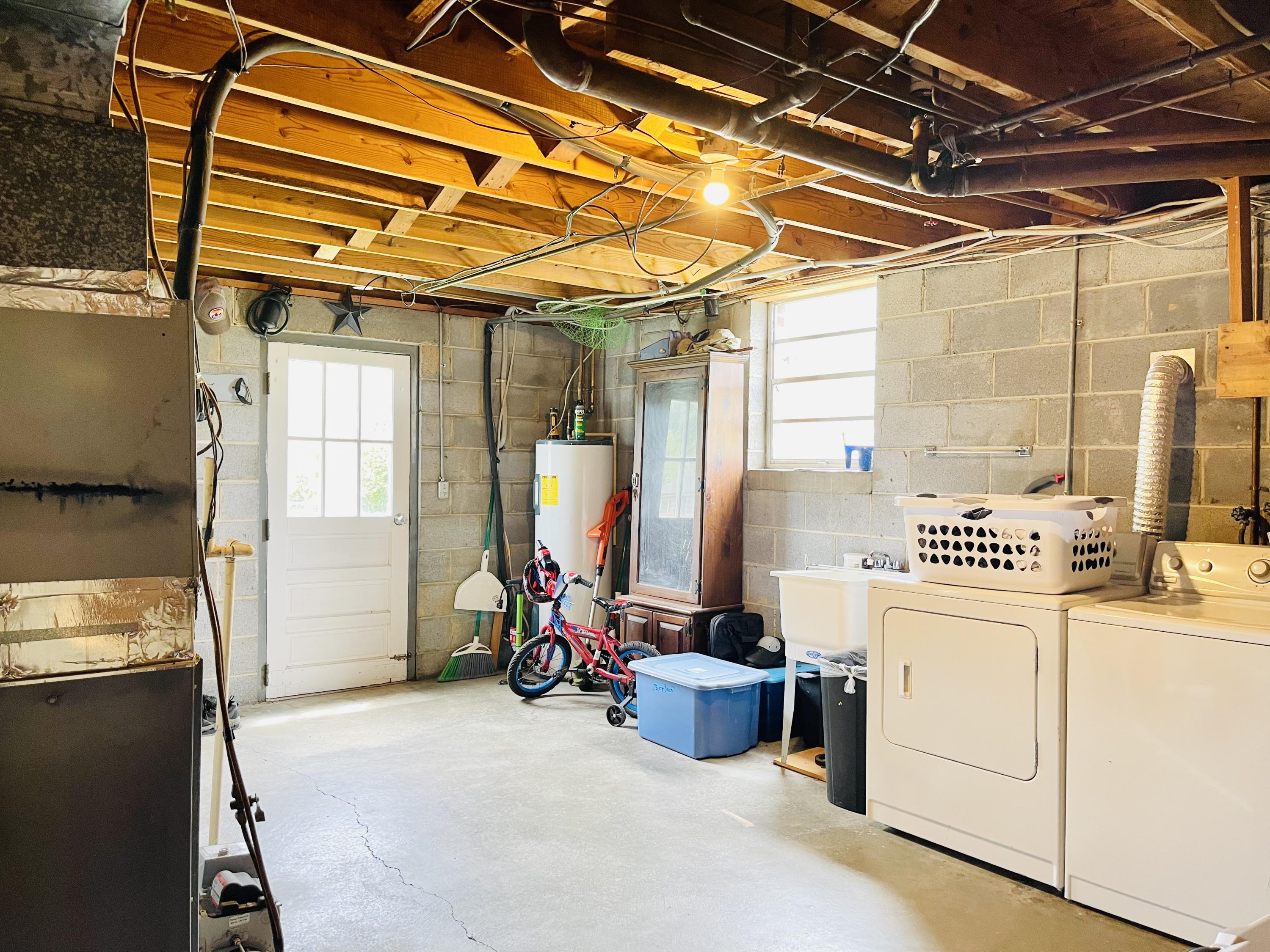 409 Winding Way Covington, VA 24426 - Photo 37 of 40 0C4EB6B3-B84F-4F32-8684-073E0B64AAE5