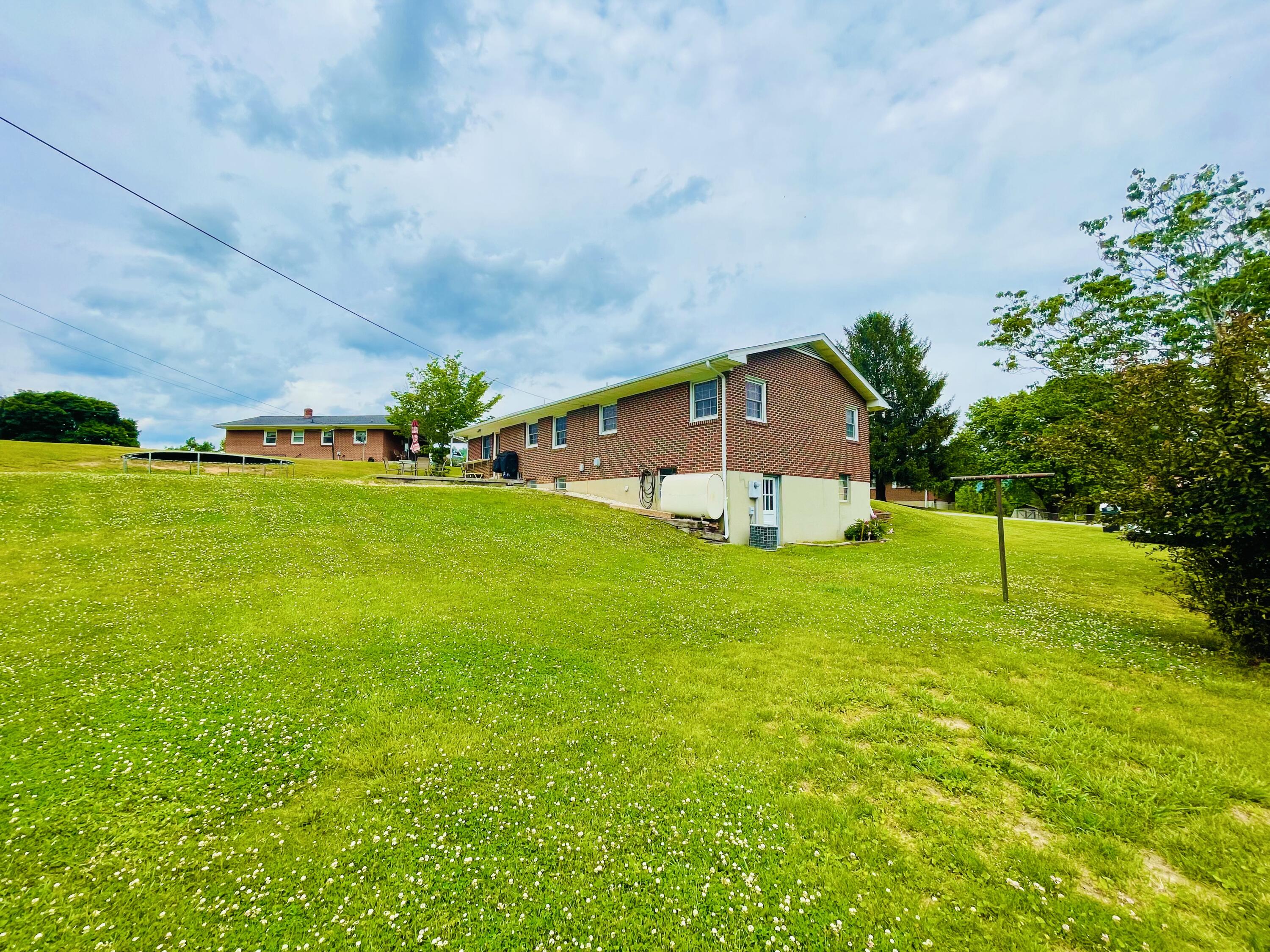 409 Winding Way Covington, VA 24426 - Photo 7 of 40 C490EDAF-97F5-4652-B225-F9CAE0A0F93F