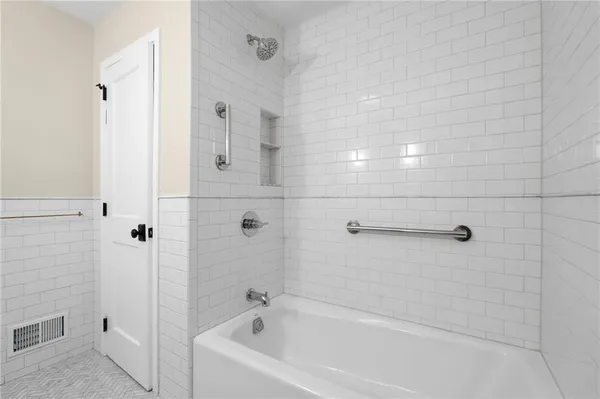 $3,700 | 2233 Clairmont Road, Atlanta, GA 30329