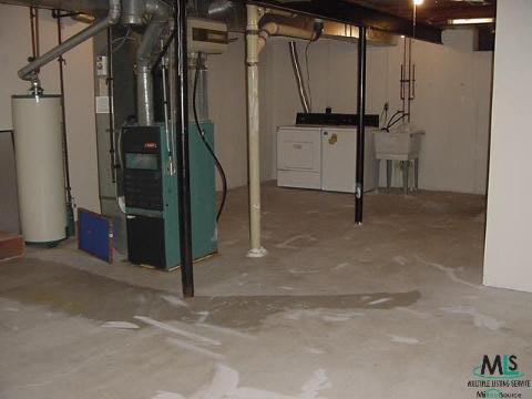 756 Oakbrook West Rochester, MI 48307 - Photo 8 of 8 222324-7.JPG