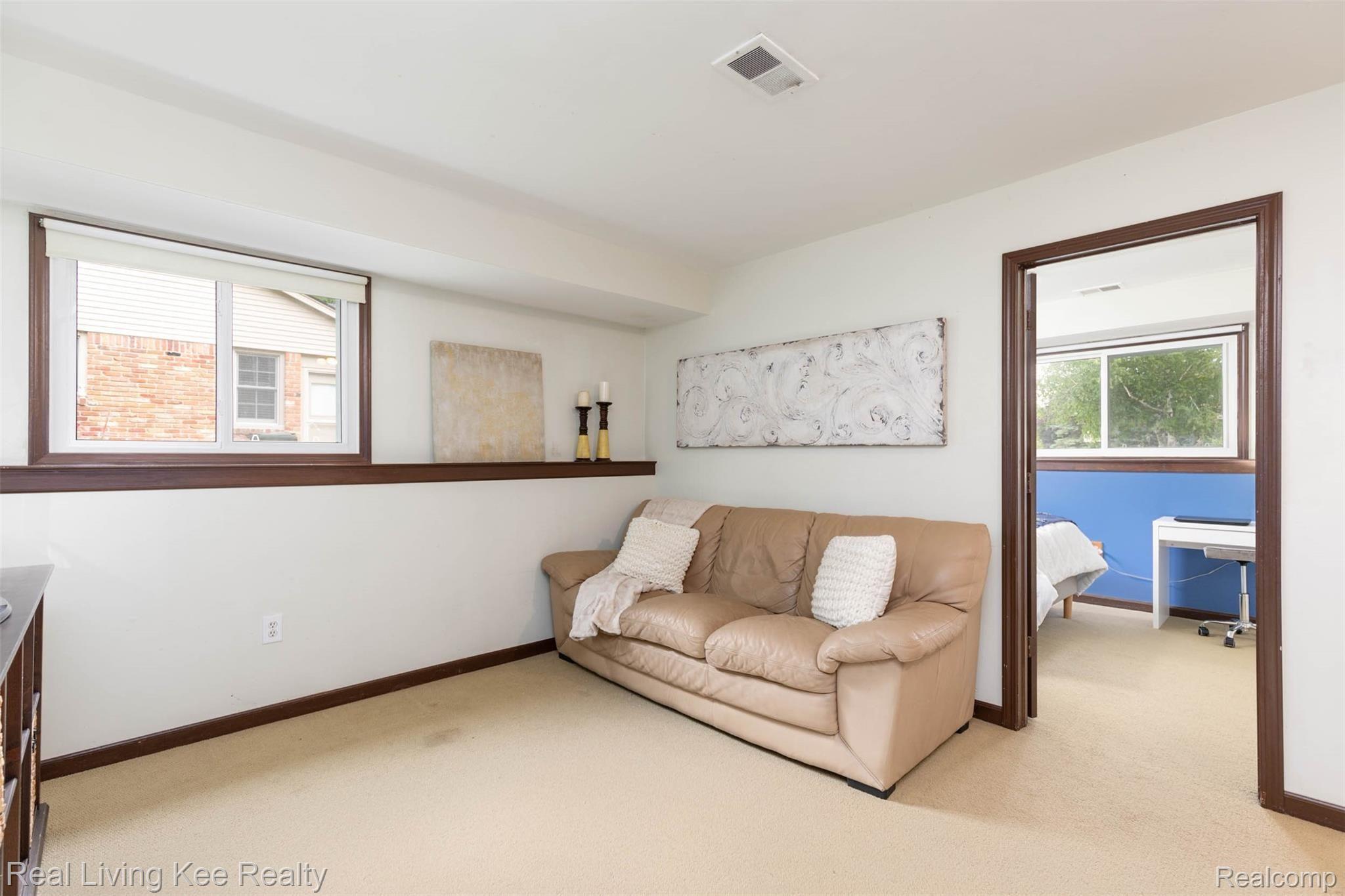 440 Lake Forest Road Rochester, MI 48309 - Photo 23 of 32 440 Lake Forest Rd-22.jpg