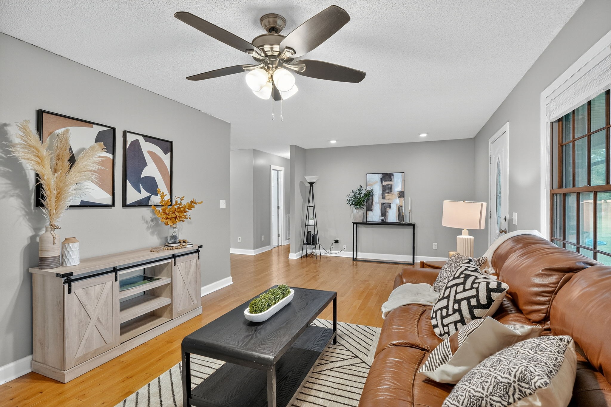 93 Jean Drive Tullahoma, TN 37388 - Photo 14 of 53 a living room with furniture