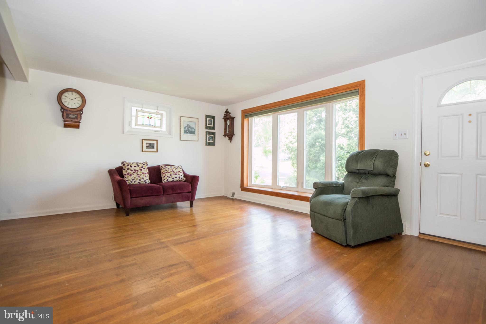 1373 Clarke Road Abington, PA 19001 - Photo 3 of 24 Living Room